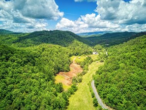 Aerial view - Arcadian Pass, “Cozy Cabin Retreat in the Smokies – Comfort & Fun for All” (Sevierville)