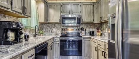 Refrigerador, microondas, lavavajillas y cafetera y tetera