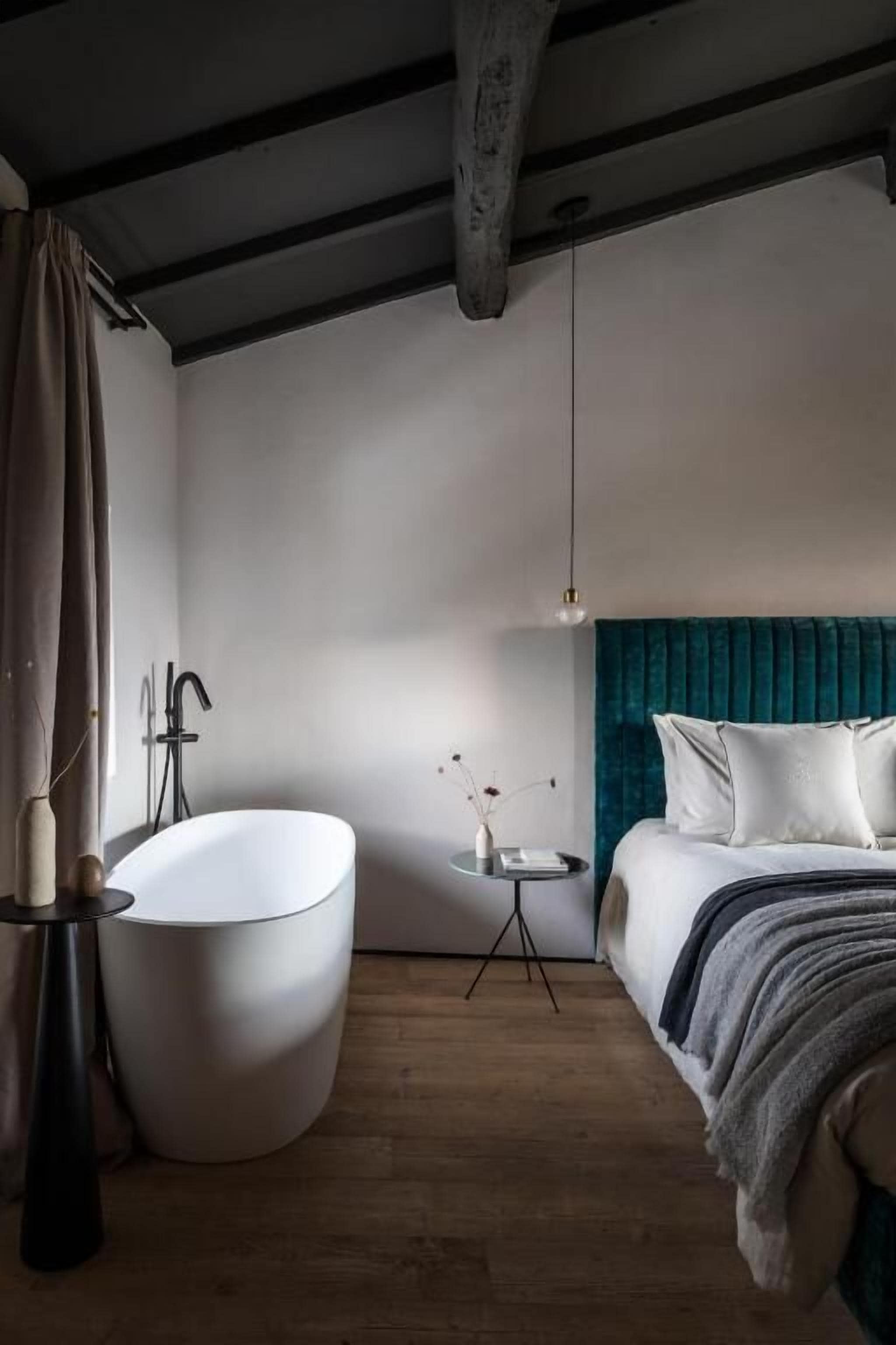 Junior-huone, näköala laaksoon | Tallelokero huoneessa, pimennysverhot, äänieristys, ilmainen Wi-Fi