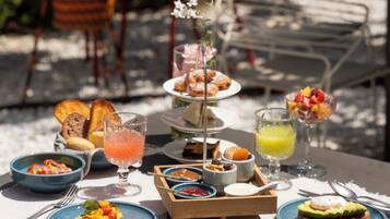 Esmorzar diari complet (35 EUR per persona)