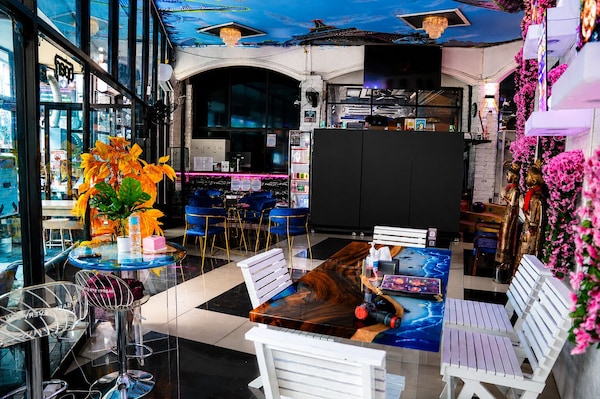 Hangover Hostel Patong - Patong Beach