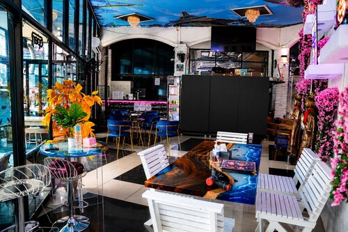 Hangover Hostel Patong
