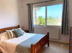 5 bedrooms, iron/ironing board, free WiFi, bed sheets