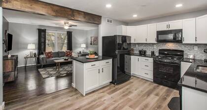Remodeled 3BR w/ queen beds on 1/2 acre backing to open space. Bonus basement living room + extra bath. Chef’s kitchen, W/D, patio + outdoor dining. Bright, private setting w/ shade trees near Raymore/Belton. Fast WiFi.