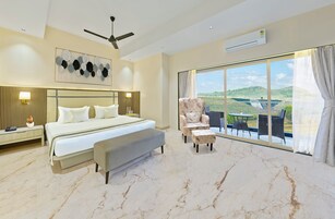 Suite | Free WiFi, bed sheets