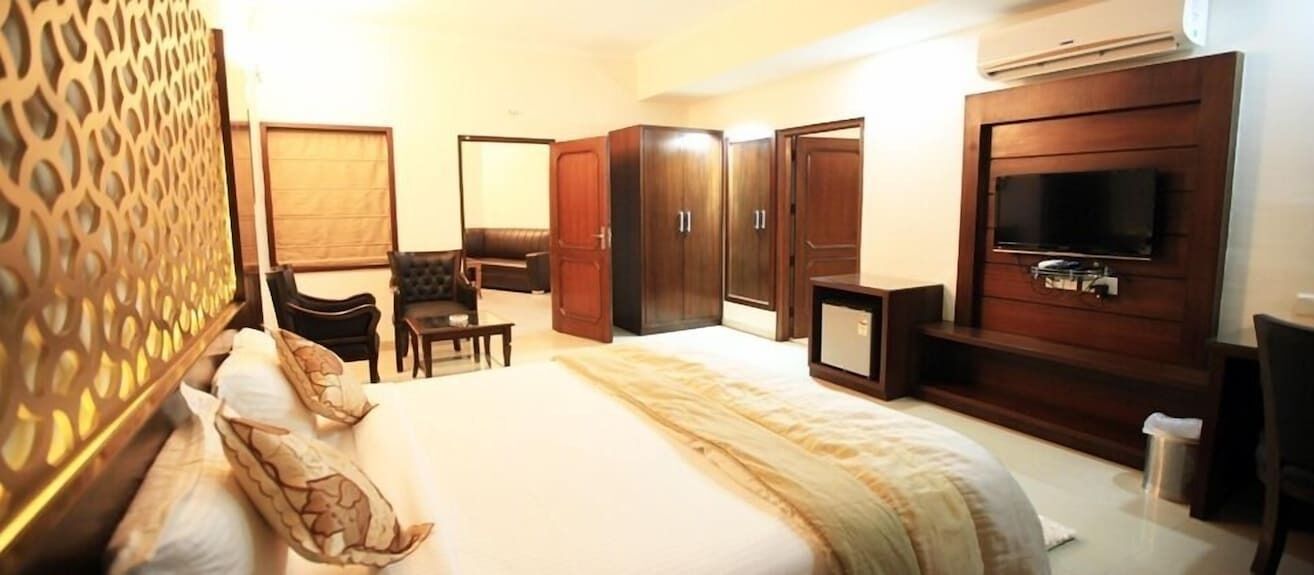 مكتب ومكواة/لوح كي وواي فاي مجانًا