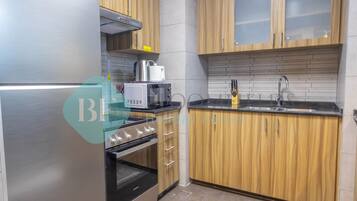 Fridge, microwave, oven, coffee/tea maker