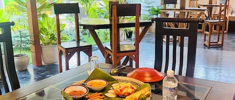 Kontinental frokost hver dag (LKR 1500 per person)