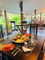 Café da manhã continental todos os dias (LKR 1500 por pessoa) 