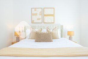 2 quartos, cofres nos quartos, ferros/tábuas de passar roupa