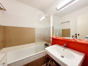 Hair dryer - Beautiful studio cabin with parking and air conditioning, ideal for 4 people (Canet-en-Roussillon)