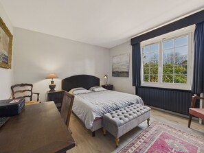 5 bedrooms, free WiFi - House for 10 with large garden, 250m from the sea (Louannec)