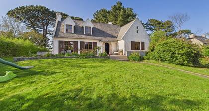 House for 10 with large garden, 250m from the sea