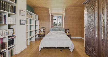 House for 10 with large garden, 250m from the sea