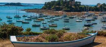 600m from the beach, garden, house for 10