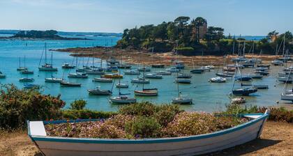 600m from the beach, garden, house for 10