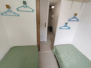 2 bedrooms - T3 Apartment for 4, near beach, private parking (Narbonne)