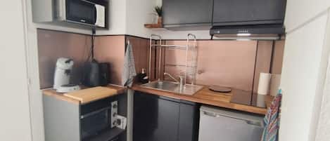 Microwave, stovetop, coffee/tea maker