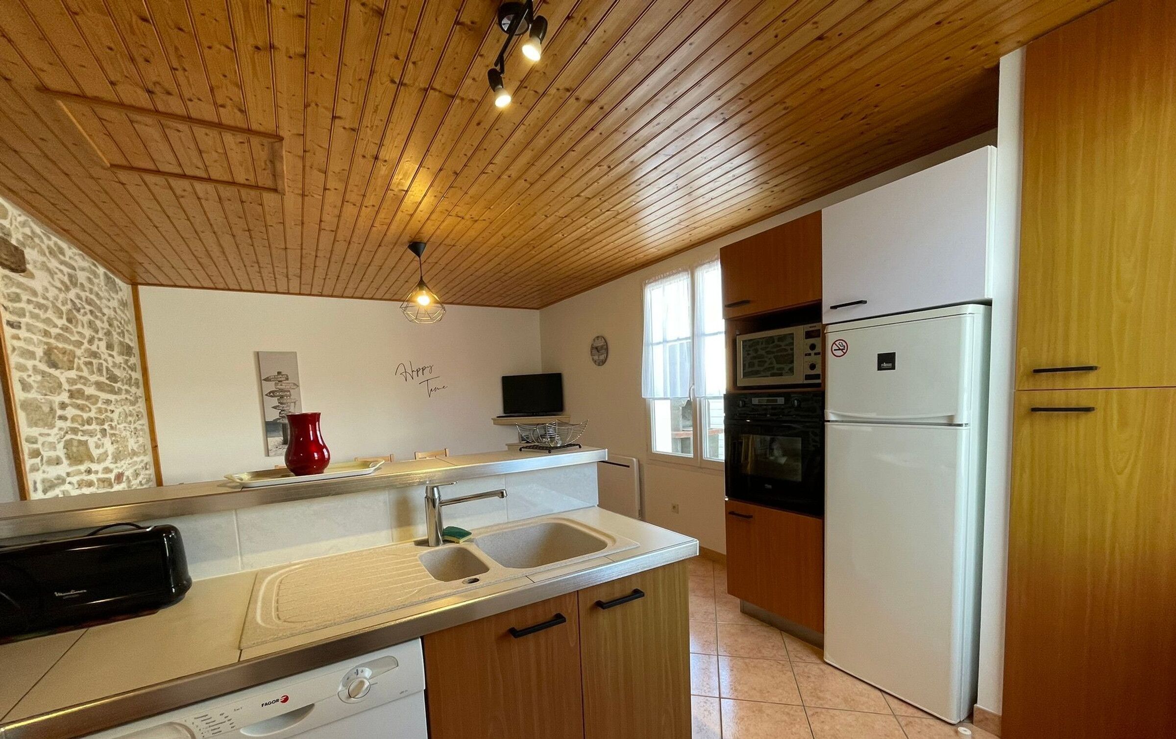 Réfrigérateur, micro-ondes, four, lave-vaisselle