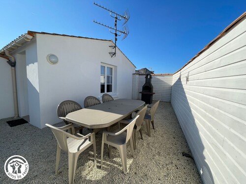 Family house in Talmont-Saint-Hilaire with private courtyard