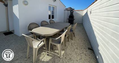 Family house in Talmont-Saint-Hilaire with private courtyard