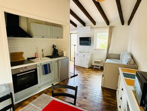 Microwave, oven, stovetop, coffee/tea maker