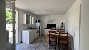 Dining - Cozy house in Ruoms center with terrace and parking (Ruoms)