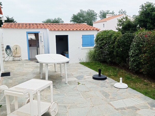 Outdoor dining - House near beach, 3 guests, pets allowed (Noirmoutier-en-l'Île)