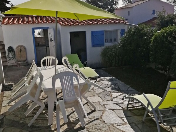 Outdoor dining - House near beach, 3 guests, pets allowed (Noirmoutier-en-l'Île)