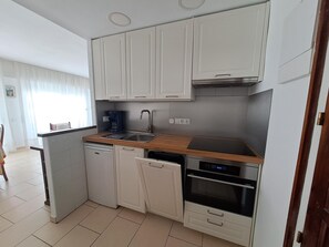 Oven, stovetop, dishwasher, coffee/tea maker