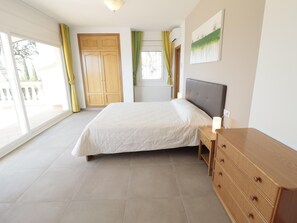 4 bedrooms, free WiFi, bed sheets