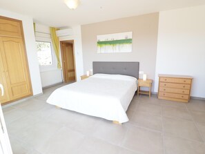 4 bedrooms, free WiFi, bed sheets