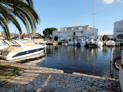 Charming House by the Canal with Terrace - Roses