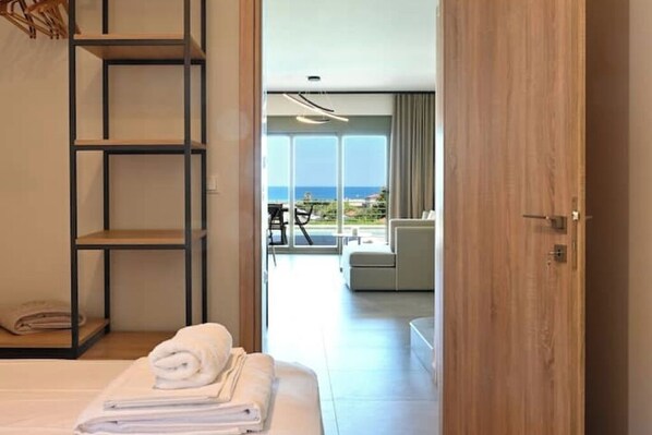 2 habitaciones, escritorio, tabla de planchar con plancha y wifi 