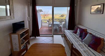 Cozy 2-room apartment by the sea