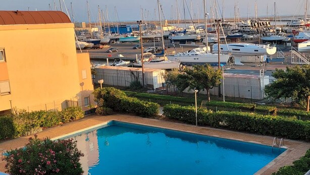Pool - Studio cabin for 4 in Gruissan with parking and air conditioning (Gruissan)
