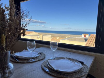 Renovated T3 Villa, 4 pax, sea front, AC, WiFi, Port Leucate