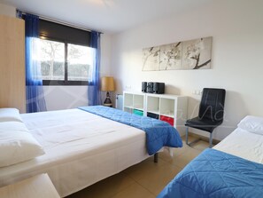 2 bedrooms, bed sheets