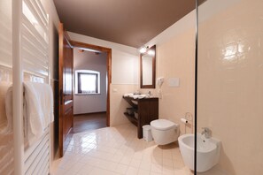 Superior Double Room (Regia) | Bathroom - Corte Castello (Affi)