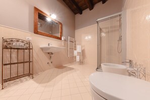 Chambre Triple Supérieure (Barocco) | Salle de bain