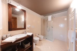 Superior Double Room (Regia) | Bathroom - Corte Castello (Affi)