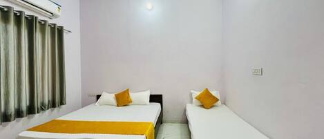 Deluxe Room | Desk, laptop workspace, free WiFi