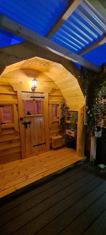 juloft-Private wellness suite for couples with whirlpool, sauna & style