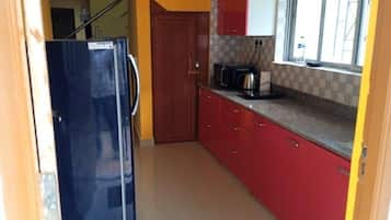 Bungalow, 3 Bedrooms, Balcony, Pool View | Interior