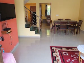 Bungalow, 3 Bedrooms, Balcony, Pool View | Interior