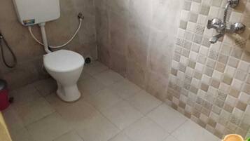 Bungalow, 3 Bedrooms, Balcony, Pool View | Bathroom