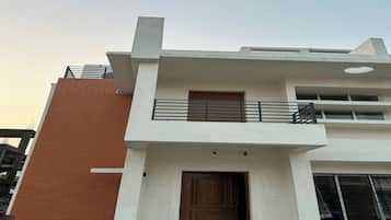 Bungalow, 3 Bedrooms, Balcony, Pool View | Exterior detail
