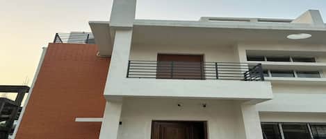 Bungalow, 3 Bedrooms, Balcony, Pool View | Exterior detail