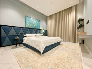 Desk, laptop workspace, soundproofing, free WiFi - C Living - Premium 3 Bedroom - AQIQ (Riyadh)