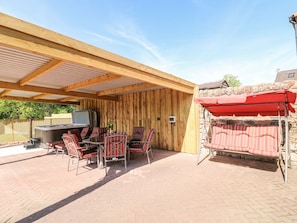 Cottage | Outdoor dining